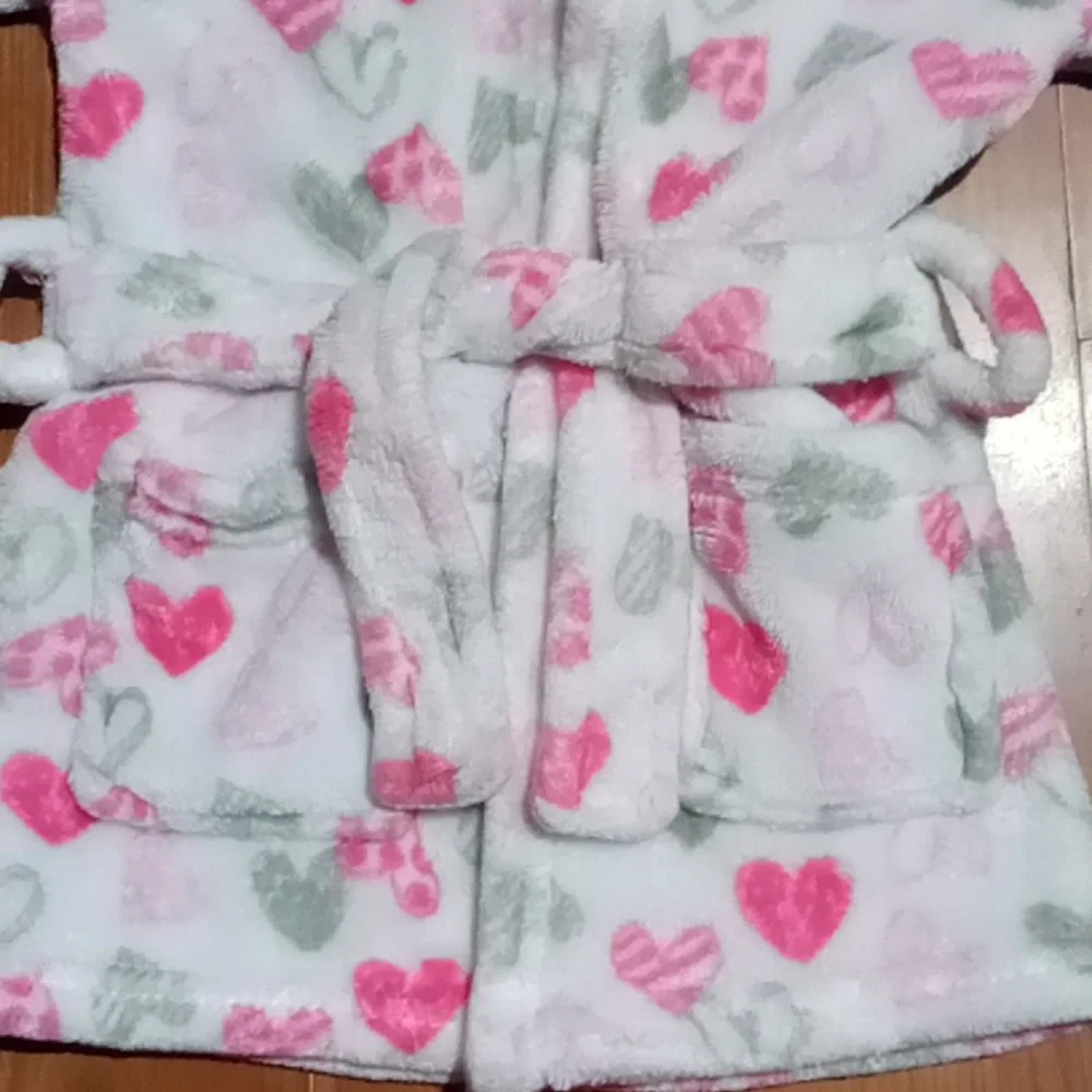 EUC soft baby robe w/2 front pockets & tie